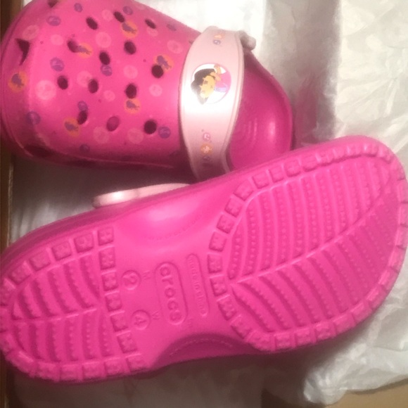 Dora the Explorer pink crocs - Picture 3 of 6